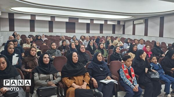 جلسه‌ انجمن‌ اولیا و‌ مربیان‌ در‌ دبستان پسرانه‌ فرهنگیان ۱ ، ناحیه ۶ مشهد 