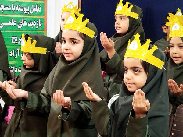 طلوع شکوفه‌های امید در دبستان نخبگان 