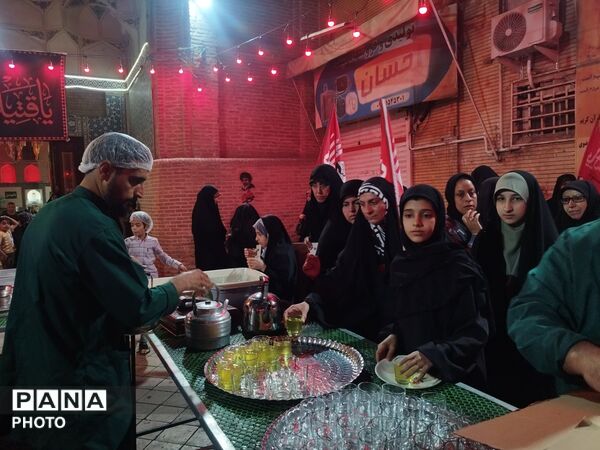 در سایه‌سارِ ذکرِ آلِ محمد؛ خدمت به خاطرِ مهرِ حضرت زهرا (س)