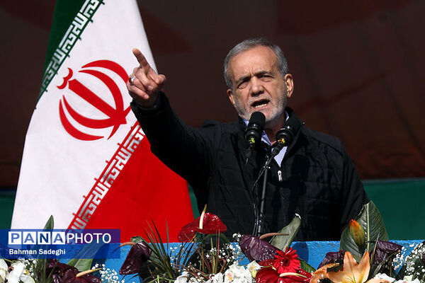 سخنرانی رئیس جمهوری در راهپیمایی ۲۲ بهمن ۱۴۰۳
