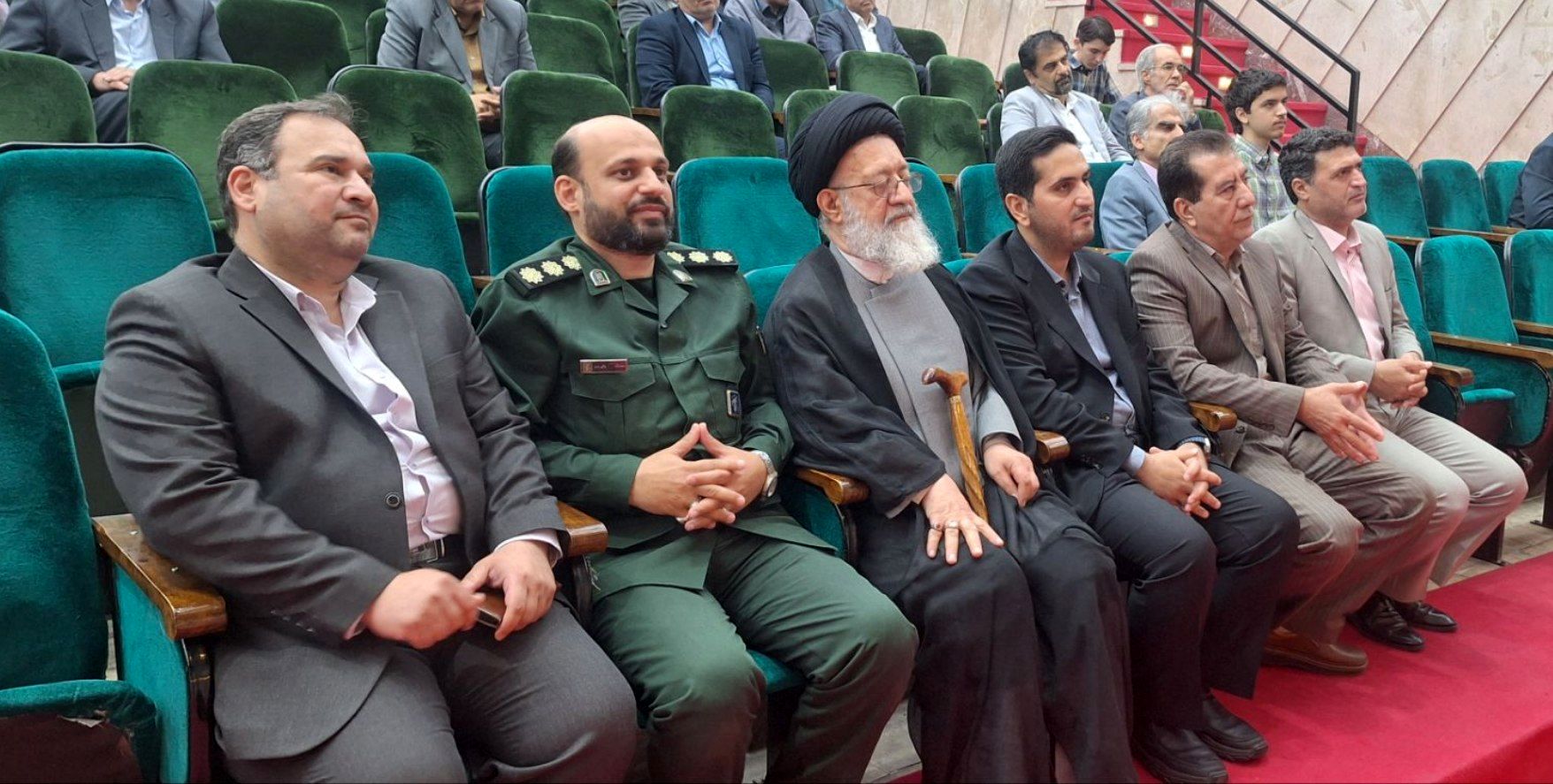 معلم، فانوس راه نسل‌هاست