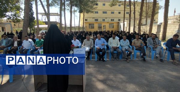 اولین جلسه انجمن اولیا و مربیان در دبیرستان حضرت معصومه (س) شهرستان خلیل‌آباد