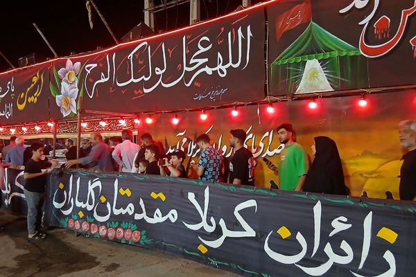 برپایی موکب «عشاق الحسین(ع)» سازمان دانش‌آموزی شهرستانهای تهران در مسیر زائران اربعین