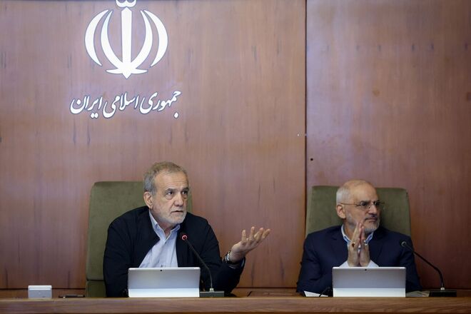 پزشکیان: همه ظرفیت‌های کشور باید برای حفظ تولید و تداوم اشتغال به میدان بیاید