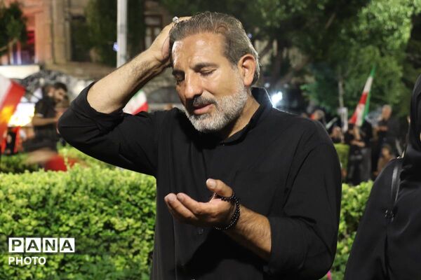 حضور مربیان، اولیا و دانش‌آموزان آموزش و پرورش ناحیه 2 تبریز در آیین سالگرد شهادت امام سجاد(ع)