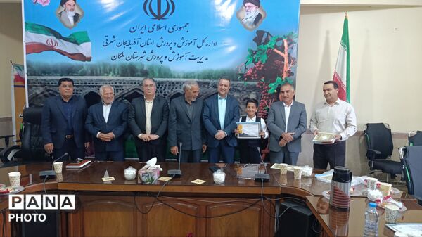 تجلیل از دانش‌آموزان مقام‌آور جشنواره علمی و پژوهشی در ملکان