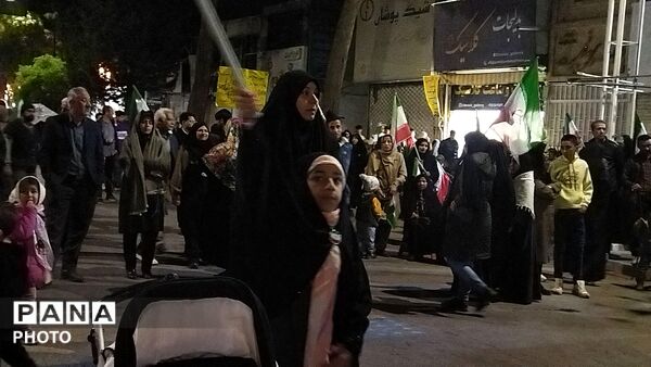 دختران نیشابوری در صف اول تجمعات-۳