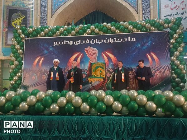 تجدید بیعت دختران وطن با آرمان‌های انقلاب در حسینیه امام