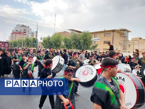 استقبال عزاداران حسینی از کاروان نمادین اسرای کربلا در قم