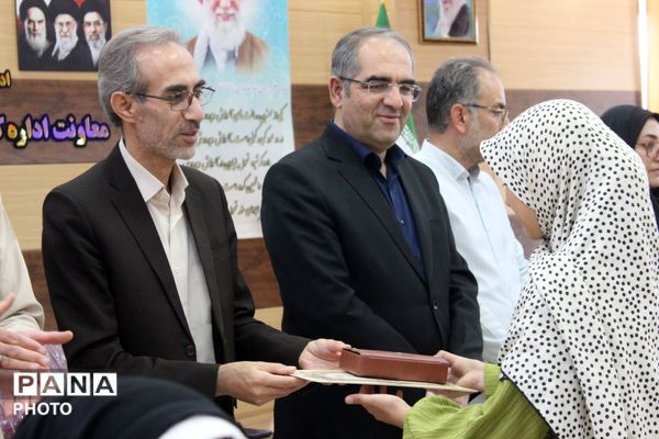 تجلیل از حافظان قرآن کریم در مرند با حضور مسئولان آموزش و پرورش