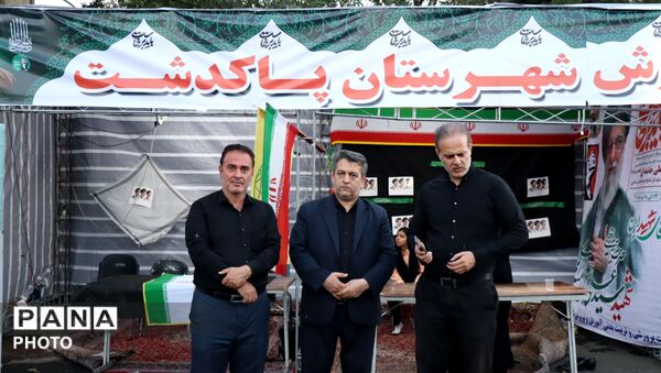 موکب آموزش و پرورش درحال خدمت‌رسانی به زائران مراسم تشییع  رهبر شهید انقلاب