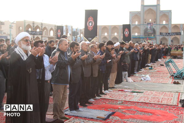 برپایی باشکوه نماز عید فطر در یزد