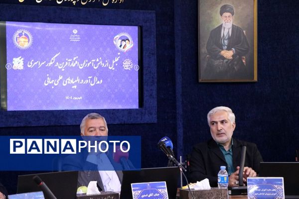 تجلیل از دانش آموزان افتخارآفرین خراسان رضوی در کنکور سراسری و مدال آور در المپیادهای علمی جهانی