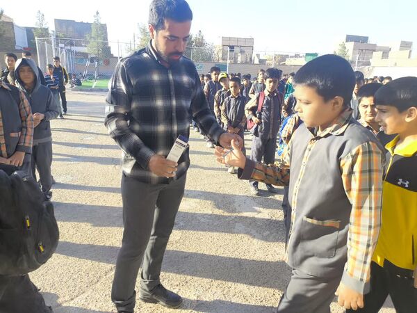 نصب تابلو خبری پانا و تقدیر از دانش آموزان فعال پرورشی  دبستان شهید پسندیده فدافن