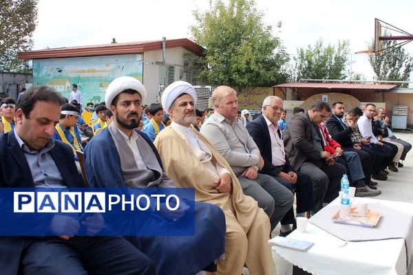 جشن عاطفه‌ها جشن همدلی دانش آموزان با دیگر کودکان نیازمند