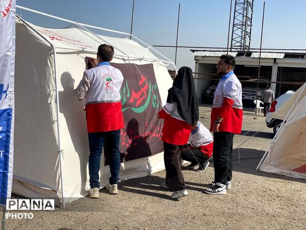 خدمت بی‌وقفه امدادگران هلال‌احمر به زائران