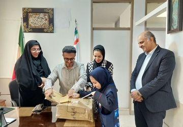 استاندار اصفهان به وعده خود به دانش آموز خبرنگار روشندل عمل کرد