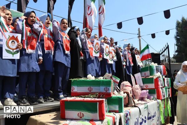 زنگ آخر است و کیف گشته غرق خون پاک 