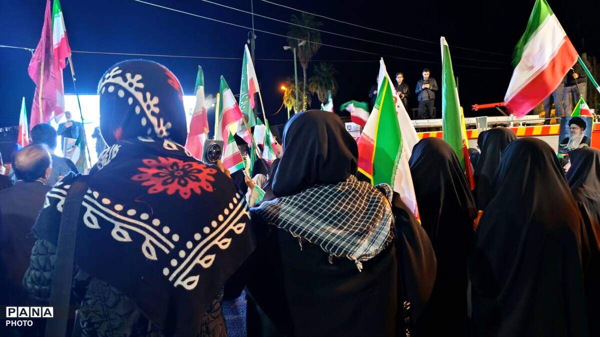 مردم پلدختر برای حمایت همیشگی از ایران در میدان بهشتی تجمع کردند