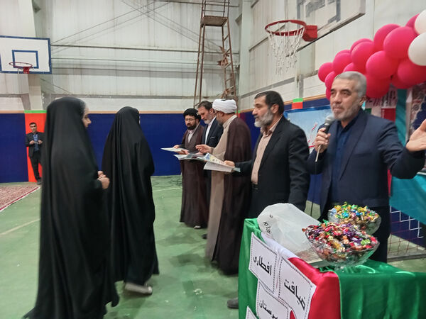 ضیافت افطاری و محفل دانش‌آموزی انس با قرآن کریم در سالن ورزشی عفاف شهر جعفریه قم