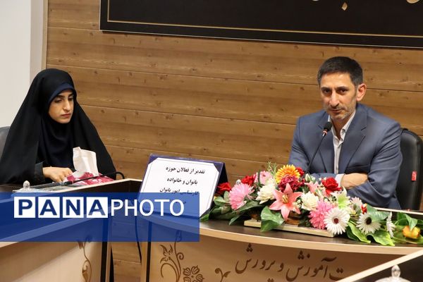 تجلیل از فعالان حوزه بانوان و خانواده در ناحیه یک بهارستان