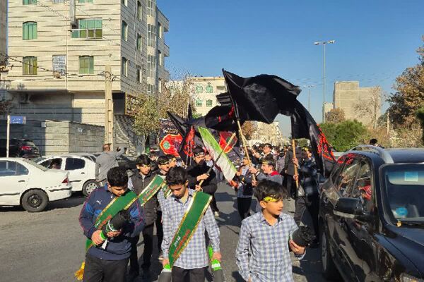نوجوانان فاطمی از دبیرستان تا مسجد جامع