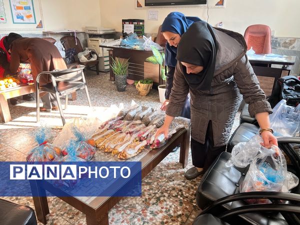 اهدای پک‌های شب یلدا به دانش‌آموزان کم برخوردار دبستان المهدی ناحیه یک کرج