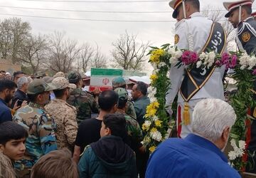 تشییع شهید والامقام «یاسر صفری» روی دستان مردم غیور یوسف‌آباد صیرفی