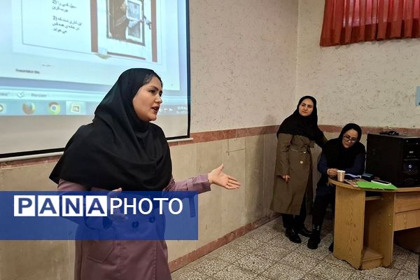 جلسه شورای دبیران در مدرسه جوادالائمه بهارستان ۲