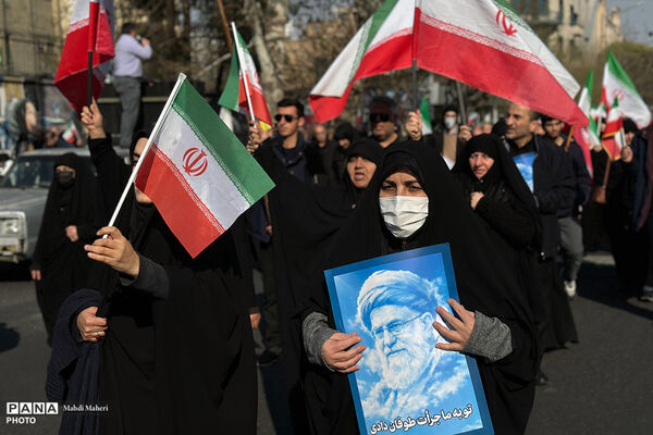 مراسم بیعت با سومین رهبر انقلاب در تهران - 1