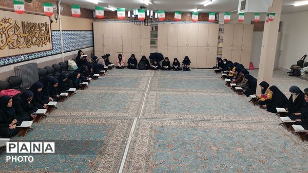 محفل انس با قرآن در دبیرستان نجمه ناحیه چهار