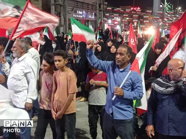 برنامه‌های ویژه میلاد پیامبر اکرم(ص) و هفته وحدت در میدان شهدای میناب