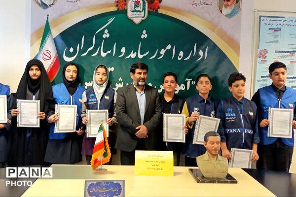 تجلیل از خبرنگاران پانا مدارس شاهد در اداره امور شاهد و ایثارگران فارس