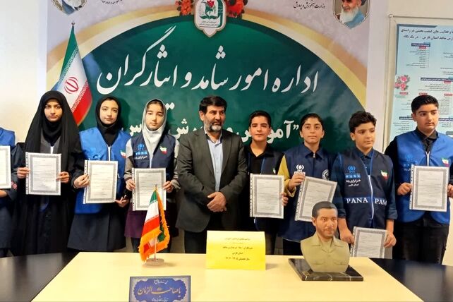 تجلیل از خبرنگاران پانا مدارس شاهد در اداره امور شاهد و ایثارگران فارس