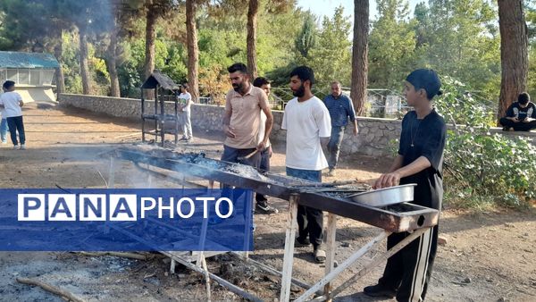 خودکفایی در آشپزی؛ دانش‌آموزان جوجه را از زغال تا سفره رساندند