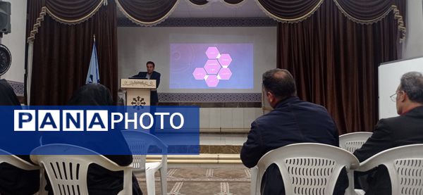 جلسه هدایت تحصیلی در دبیرستان استعدادهای درخشان دوره اول کاشمر