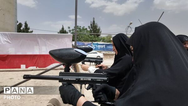 خاطره گویی فرماندهان واحدهای حوزه یک بسیج دانش آموزی قم در پاتوق نوجوان مبارز
