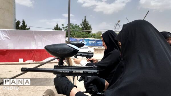 خاطره گویی فرماندهان واحدهای حوزه یک بسیج دانش آموزی قم در پاتوق نوجوان مبارز