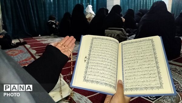 مردم دزک در شب قدر در مسجد امام حسین (ع) به نیایش و عبادت پرداختند