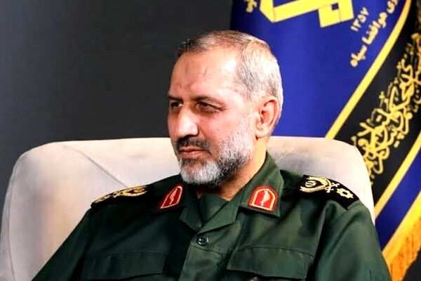 عقب‌نشینی‌ دشمن نتیجه پشتیبانی مردم در خیابان‌ها از میدان است