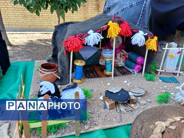 بازارچه کاروفناوری در دبیرستان حاج آقا توکلی زرقان 