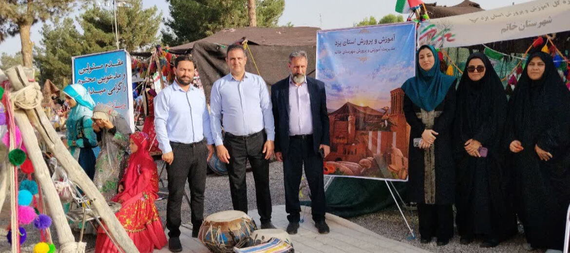 برپایی نمایشگاه دستاوردهای دانش آموزان ابتدایی و عشایری خاتم 