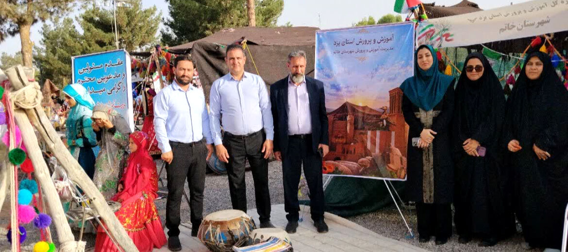 برپایی نمایشگاه دستاوردهای دانش آموزان ابتدایی و عشایری خاتم 