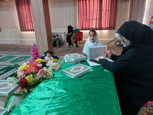 برگزاری مسابقات قرآن عترت و نماز در مدرسه شاهد حضرت معصومه (س)