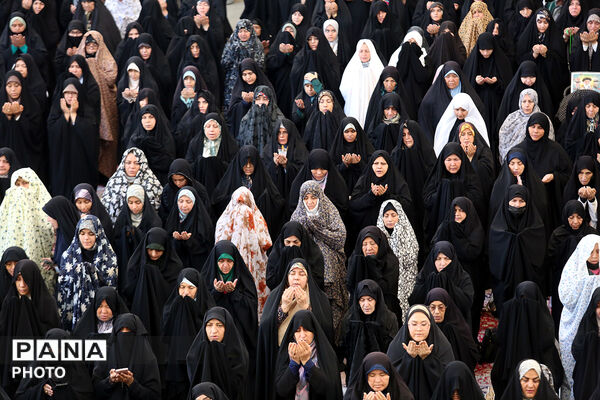 اقامه نماز عید سعید قربان در حرم حضرت معصومه(س)