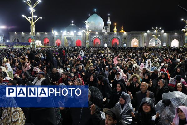 دیدار عاشقان با امام رضا(ع) در آخرین شب قدر