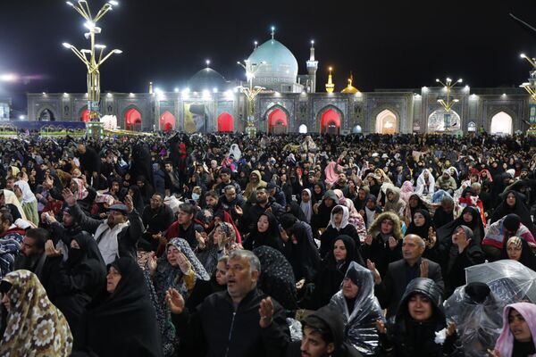 دیدار عاشقان با امام رضا(ع) در آخرین شب قدر