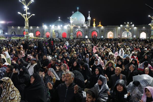 دیدار عاشقان با امام رضا(ع) در آخرین شب قدر