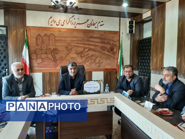 جلسه شورای آموزش و پرورش در عباس آباد