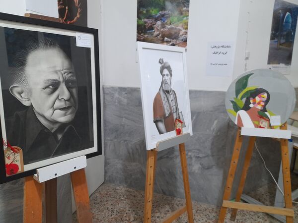 برپایی نمایشگاه به‌مناسبت هفته پژوهش در هنرستان بدیع مشهد
